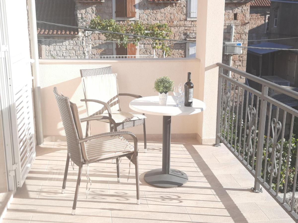 Apartments Villa Beba Komiža 外观 照片